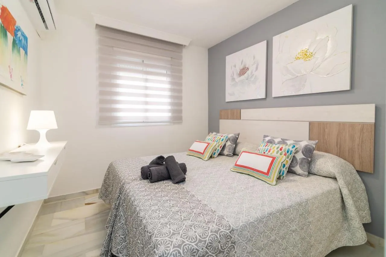N&A Timon 2 - 3Br Apartment, Recently Renovated ベナルマデナ