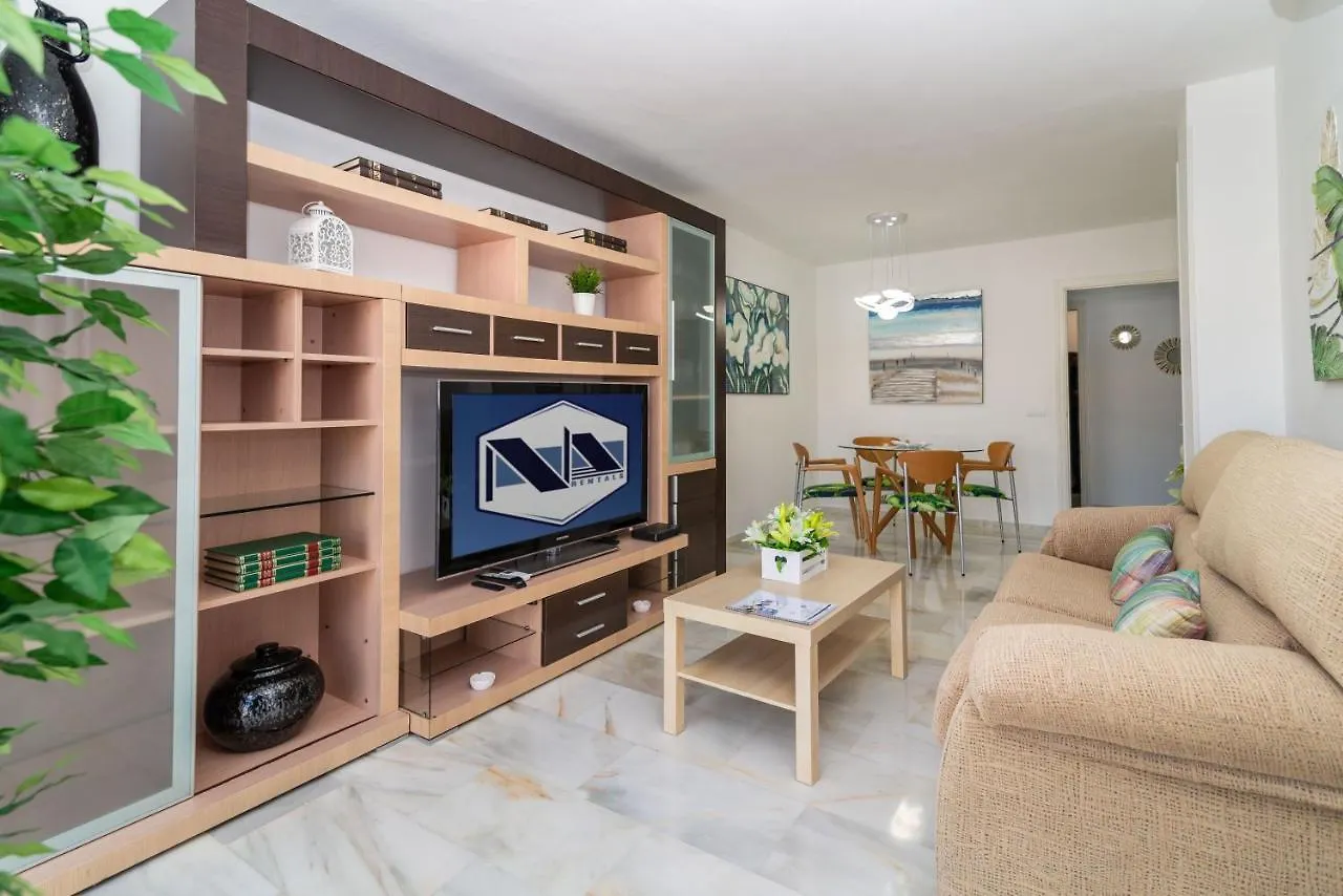 N&A Timon 2 - 3Br Apartment, Recently Renovated ベナルマデナ アパート